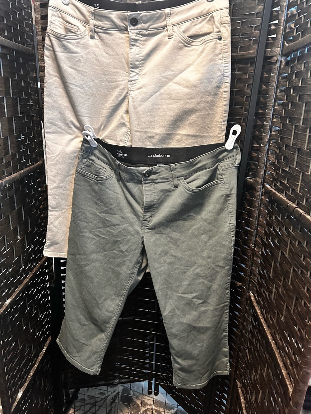 2 pair Women Liz Claiborne Olive and Khaki Classic slim fit capri jean size 16